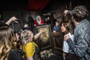 People looking scared at Mary King's Close in Edinburgh Dungeon